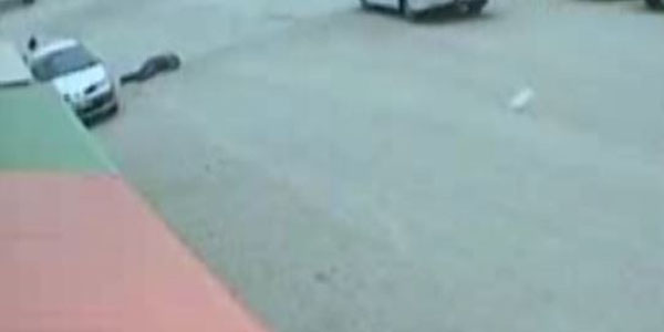 Yaşlı adama çarpıp kaçtı