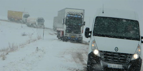 Kar yollar kapad