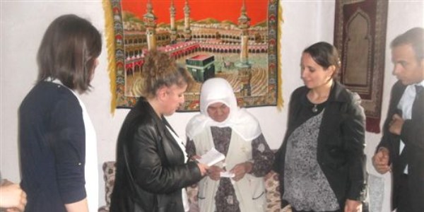 Öğrencilerin girişimleriyle fakir ailelere yardımlar yapılıyor