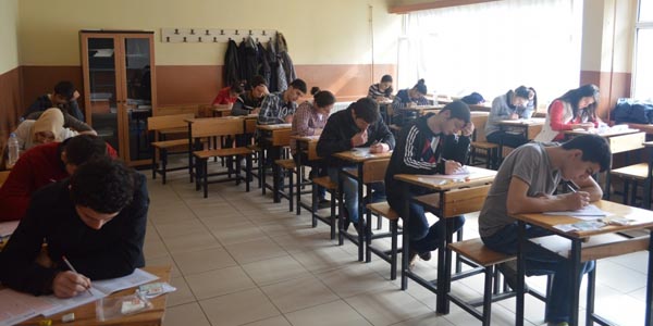 Artvin'de 12. Snflara YGSnn provas yapld