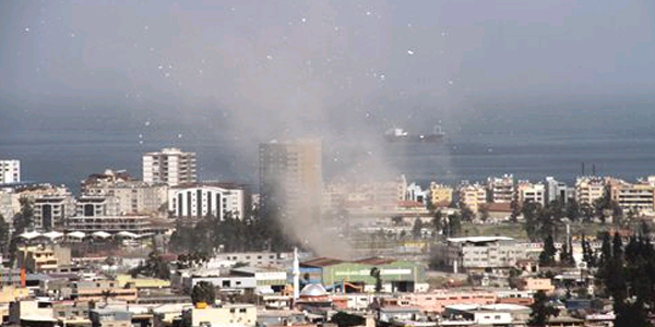 İskenderun'da toz fırtınası hortuma dönüştü