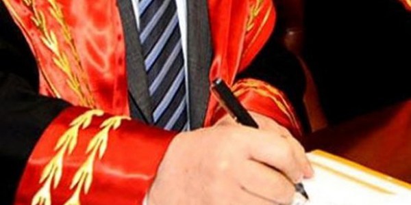 Yeni Anayasa'da hakimler için 67 yaş şartı