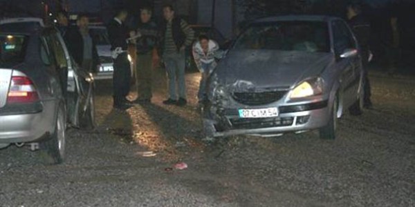 Düğüne giden araç kaza yaptı: 3 yaralı