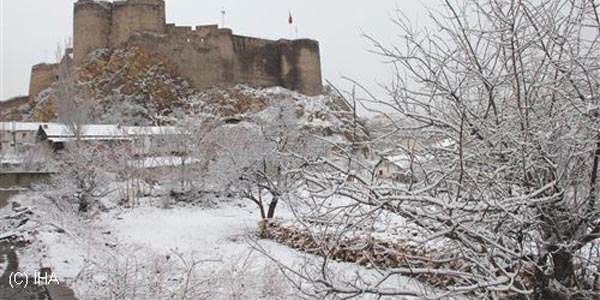 Oltu haftaya karla başladı