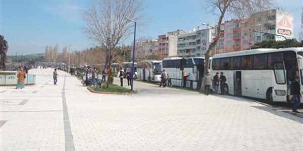 Çanakkale'den geçiş yasaklanınca uzun kuyruklar oluştu