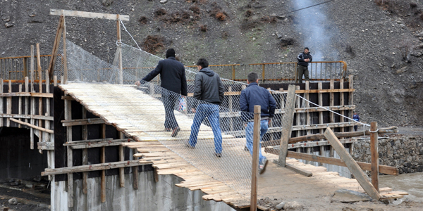 Köprü inşaatı bitirilemiyor