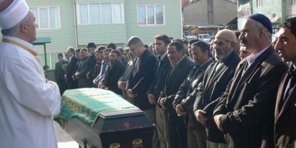 Üzerine kale direği düşen öğrenci yaşam mücadelesini kaybetti