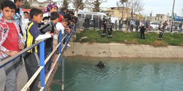 Oyun oynarken kanala düştü
