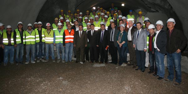 Kızılay'dan arama kurtarma ekibine malzeme yardımı