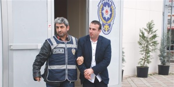 'Üsteğmenim' diyerek kadınları dolandırdı