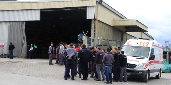 Fabrika yangını 6 işçiyi hastanelik etti