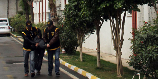 Zanlıyı yırtık pantolonundaki yara izi ele verdi