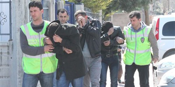 Konya'da hırsızlar, mahalleyi elektriksiz bıraktı