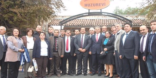 Huzurevi sakinlerine hoşgörü yemeği