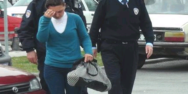 Borçları için uyuşturucu kuryeliği yapmış