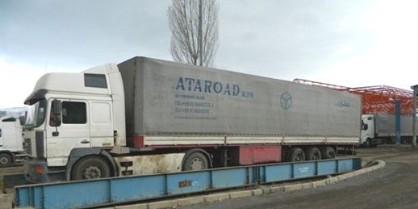 Vali ile Kaymakam, Türkgözü sınır kapısına el attı
