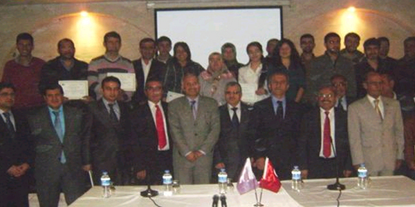 Mardin'de genç girişimciler, törenle belgelerini aldı
