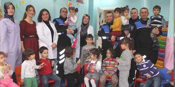 Özel Sevgi Çiçeği Kreşi minikleri polis mesleğini tanıdı