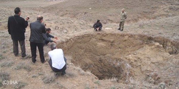 Kars'ta oluşan çukurda inceleme