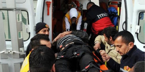 Çukura düşen bekçiyi itfaiye kurtardı