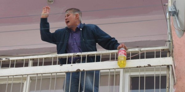 Şizofreni hastası, saatlerce polisi uğraştırdı
