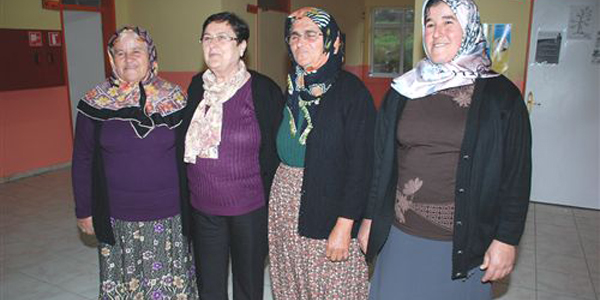 Öğrencileri ile 48 yıl sonra karşılaştı