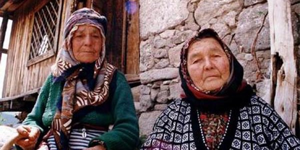 İleri yaştaki kadınlar erkeklere göre hareketsiz