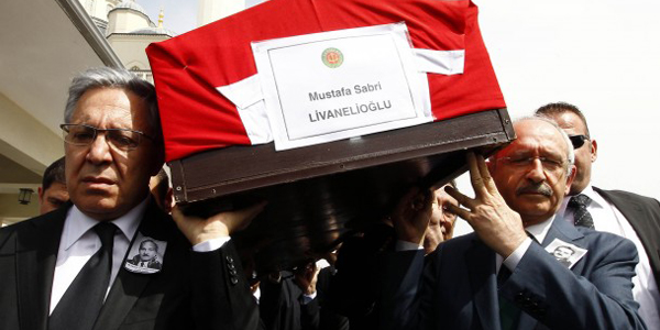 Zülfü Livaneli'nin babası toprağa verildi
