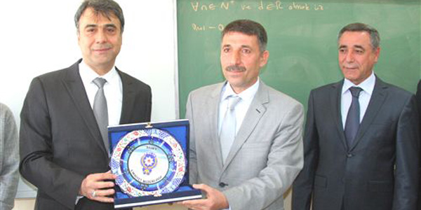 Tübitak birincisi öğrenciye tablet hediye edildi