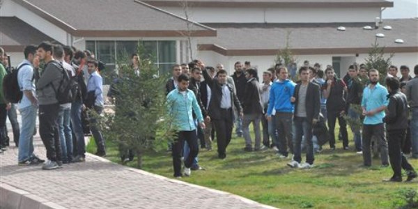 Erciyes niversitesi'nde gerginlik: Snavlar iptal edildi