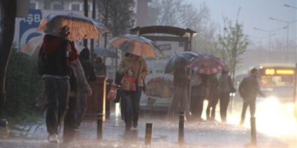 Vatandaşlar sağanak yağışa hazırlıksız yakalandı
