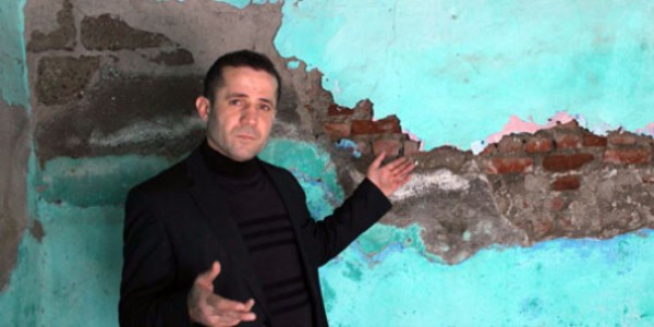 Evleri yıkılma tehlikesi ile karşı karşıya olan vatandaşlar yardım bekliyor