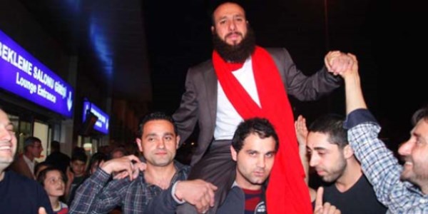 Taliban'ın serbest bıraktığı Türk teknikere davullu zurnalı karşılama
