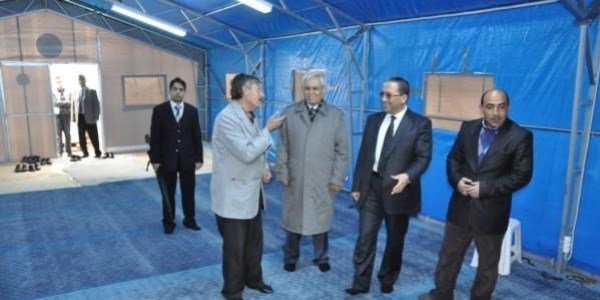 Yanan tarihi caminin yerine çadır mescit kuruldu