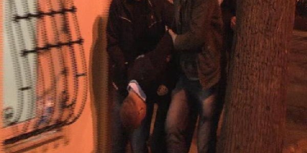 Üniversiteli kızlara 'sahte polis' oyunu