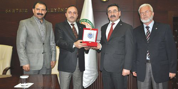 Başkan'dan işçilere zam