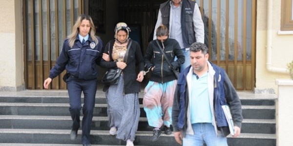 Yanlış kapının zilini çalan hırsızlar yakalandı