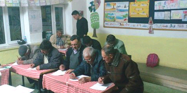 Hisarcık'ta arı yetiştiriciliği kursu açıldı