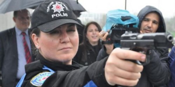 Kadın polis, bin polis arasında 1'inci oldu