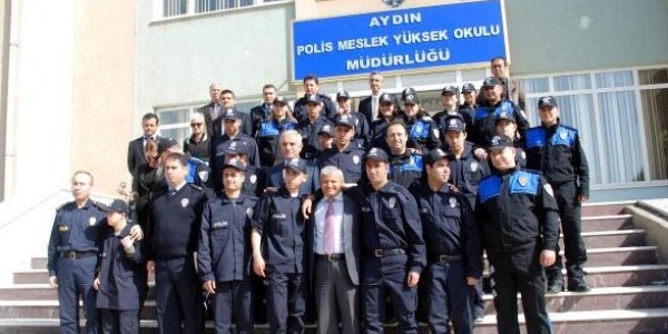 Engelleri atlar, 'gnll polis' oldular