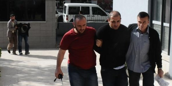Saklandığı dere içinde boru ile nefes alırken yakalandı