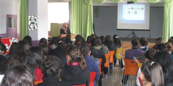 Gmhane'de kadn din grevlileri rencilere seminer verdi