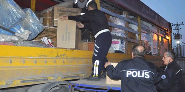 Ev eşyası yüklü tır'da kaçak sigara çıktı