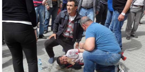 Karşıdan karşıya geçmeye çalışan çocuğa minibüs çarptı