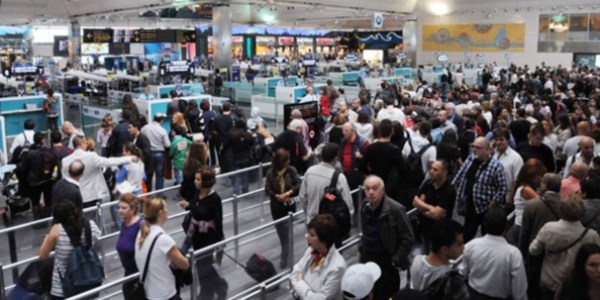 Vatandaşın pasaportuyla cep vurgunu