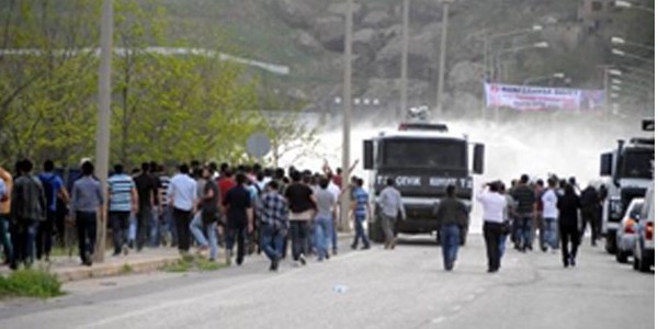 Üniversitede bugün de olaylar çıktı