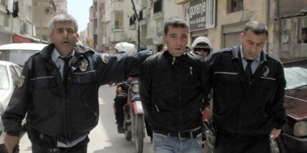 Adliyeye getirilen hırsız polisin elinden kaçtı