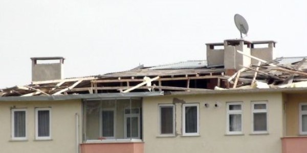 Fırtına Bayburt'ta hayatı felce uğrattı