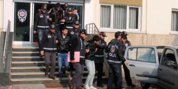 Hakkari'de, resmi belgede sahtecilik operasyonu: 23 gözaltı