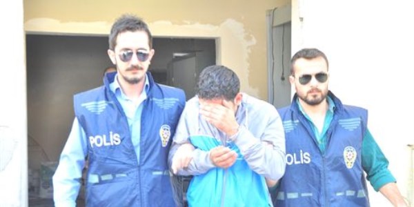 Annesini ve anneannesini borç para için öldürdü